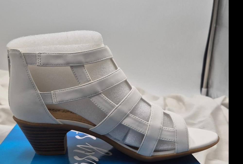 NEW Easy Street Marg Sandal white caged gladiator stacked block heel size 10WW